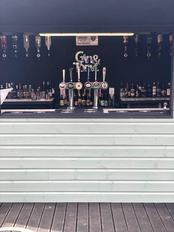 The Holroyd Arms Hotel Guildford Bagian luar foto