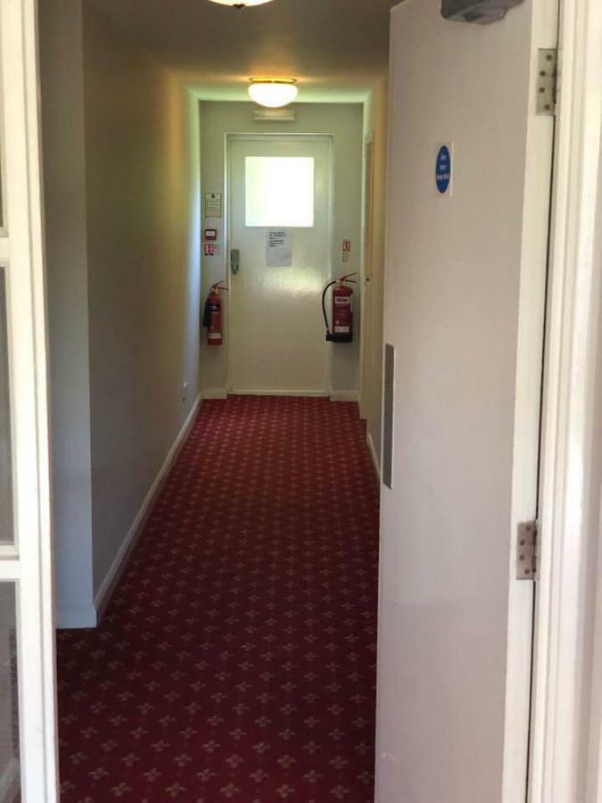 The Holroyd Arms Hotel Guildford Bagian luar foto